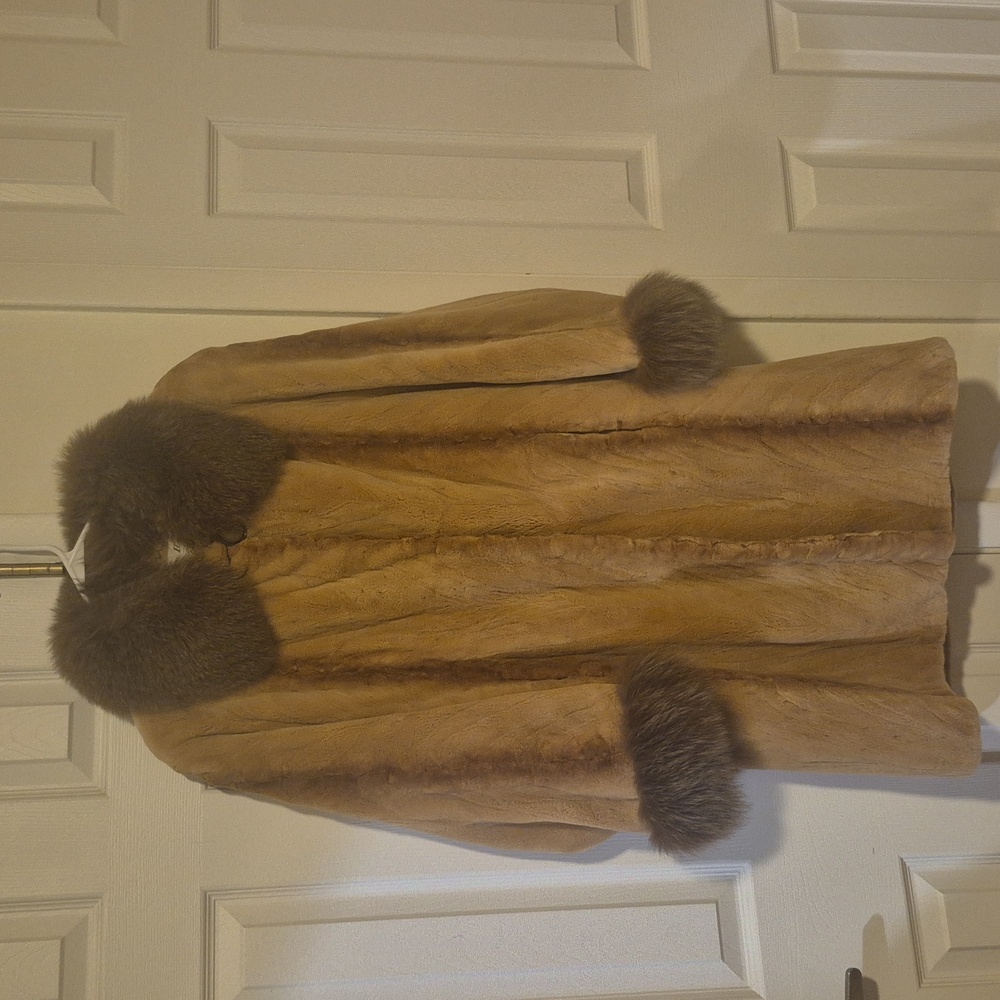 Sheared Mink fur coat with fox collar medium length